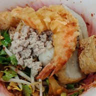 เมนูของร้าน ต้นเย็นตาโฟกุ้งทอด