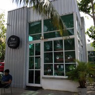 หน้าร้าน Rule of Law Coffee