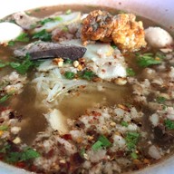 เมนูของร้าน ก๋วยเตี๋ยวแสนสุขแฮปปี้แลนด์