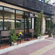 หน้าร้าน PH1b Coffee Bar