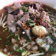 เมนูของร้าน ก๋วยเตี๋ยวแสนสุขแฮปปี้แลนด์