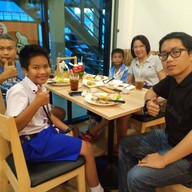 สเต็กลุงใหญ่ ปั๊มเชลล์ ถนนกิ่งแก้ว