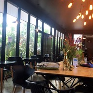 H Cafe Happy Place อมตะนคร