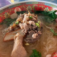 เจ๊วรรณปากท่อ