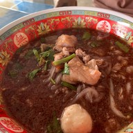 เจ๊วรรณปากท่อ