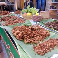 เมนูของร้าน ไก่ทอดพริกตลาดนัดมศว.