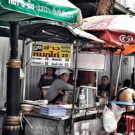 หน้าร้าน ข้าวหมกไก่คอนแวนต์ ข้าวหมกไก่คอนแวนต์ เจ้าเดิม เจ้าเดียวกับซ.คอนแวนนะคะ เข้าทางเจริญราษฏร์ซอย10ได้ค่ะ