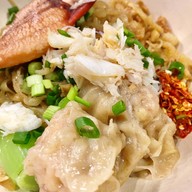 เมนูของร้าน สว่าง บะหมี่ก้ามปู sawang noodle (MICHELIN GUIDE)  สี่พระยา (Si Phraya)