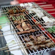 บรรยากาศ ถนนคนเดินสันกำแพง