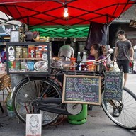 ถนนคนเดินสันกำแพง