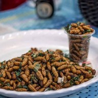 บรรยากาศ ถนนคนเดินสันกำแพง