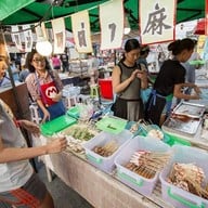 บรรยากาศ ถนนคนเดินสันกำแพง