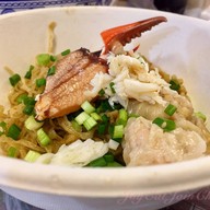 เมนูของร้าน สว่าง บะหมี่ก้ามปู sawang noodle (MICHELIN GUIDE)  สี่พระยา (Si Phraya)