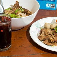 ก๋วยเตี๋ยวหมูตุ๋น สเต็ก บ้านบาบ๋า