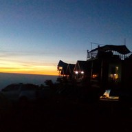 บ้านกลางแสงดาว