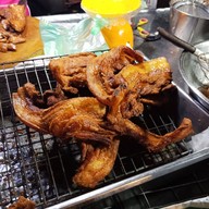 หน่อย หน่อย ข้าวหมูทอด