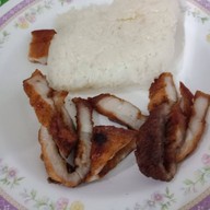 หน่อย หน่อย ข้าวหมูทอด