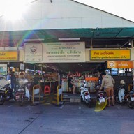 กาดธานินทร์ (ตลาดศิริวัฒนา)
