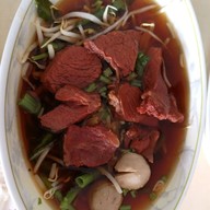 ก๋วยเตี๋ยวเนื้อตุ๋น อ่าวมะขาม