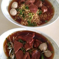 ก๋วยเตี๋ยวเนื้อตุ๋น อ่าวมะขาม