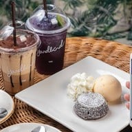 เมนูของร้าน Yard Bird Cafe Maison Hotel Bangkok