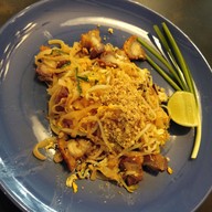 ก๋วยเตี๋ยวหมูตุ๋นรสเด็ด ทองหล่อ