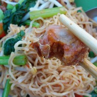 ลุงผาย ป้าหนอม