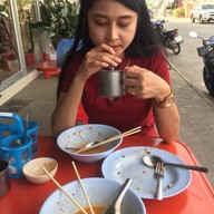 ชายสี่ หมี่เกี๊ยว กระสัง