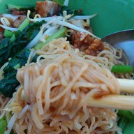 ลุงผาย ป้าหนอม