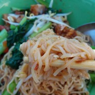 ลุงผาย ป้าหนอม