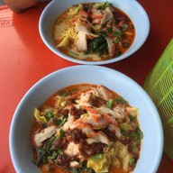 ชายสี่ หมี่เกี๊ยว กระสัง