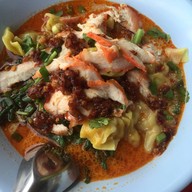 ชายสี่ หมี่เกี๊ยว กระสัง