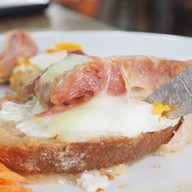 BAKE & BITE แก้วนวรัฐ