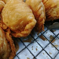 หน้าร้าน กะหรี่ปั๊บ ของทอด ป้าจิ๋ว ประชาราษฎร์บำเพ็ญ ซอย 7