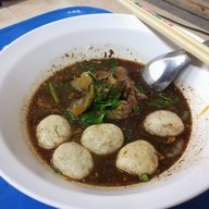 เมนูของร้าน ก๋วยเตี๋ยวหมูลูกชิ้นทำเอง