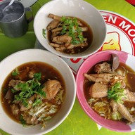 เมนูของร้าน ก๋วยเตี๋ยวไก่ตุ๋น(เครื่องยาจีน) ตระกูลเจี่ย