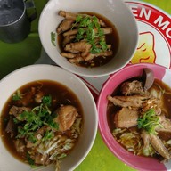 เมนูของร้าน ก๋วยเตี๋ยวไก่ตุ๋น(เครื่องยาจีน) ตระกูลเจี่ย