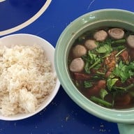 ก๋วยเตี๋ยวเกาเหลาเนื้อตุ๋น