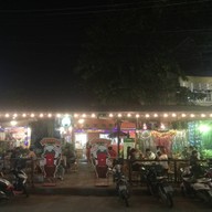 หน้าร้าน แซ๊บแซบส์ริมหนอง นครสวรรค์