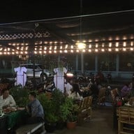 บรรยากาศ แซ๊บแซบส์ริมหนอง นครสวรรค์