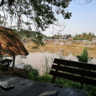 ส้มตำริมหลิ่ง