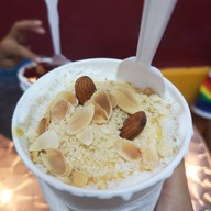 เมนูของร้าน SnoowinG Milk Bingsu กาดสวนแก้ว
