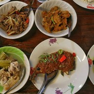 เมนูของร้าน ข้าวแกงนายหลำ