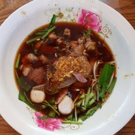 เมนูของร้าน ก๋วยเตี๋ยวเนื้อ สว่างอรุณ (โชคชัย4)