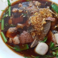 เมนูของร้าน ก๋วยเตี๋ยวเนื้อ สว่างอรุณ (โชคชัย4)