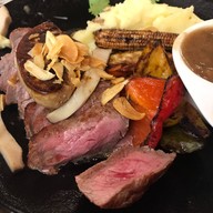 Mokaola Hawaii เอ็มควอเทียร์
