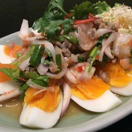 เมนูของร้าน Krungsiam Thai Restaurant and Bar พร้อมพงศ์