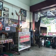บรรยากาศ แมนโร่ผัดหมี่โคราชเจ้าเก่าดั้งเดิมหน้าวัดสระแก้ว