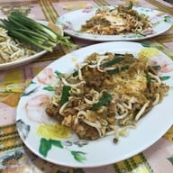เมนูของร้าน แมนโร่ผัดหมี่โคราชเจ้าเก่าดั้งเดิมหน้าวัดสระแก้ว