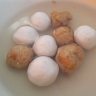 เมนูของร้าน ลูกชิ้นปลาลือชา
